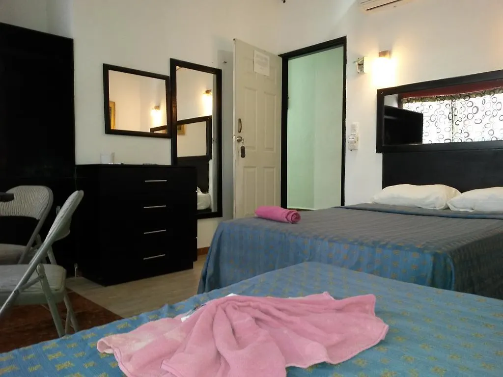 Hotel Hacienda Agua Azul بلايا ديل كارمن